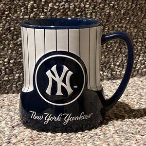 New York Yankees 2013 Game Time Pinstripes Mug Boelter 16 oz